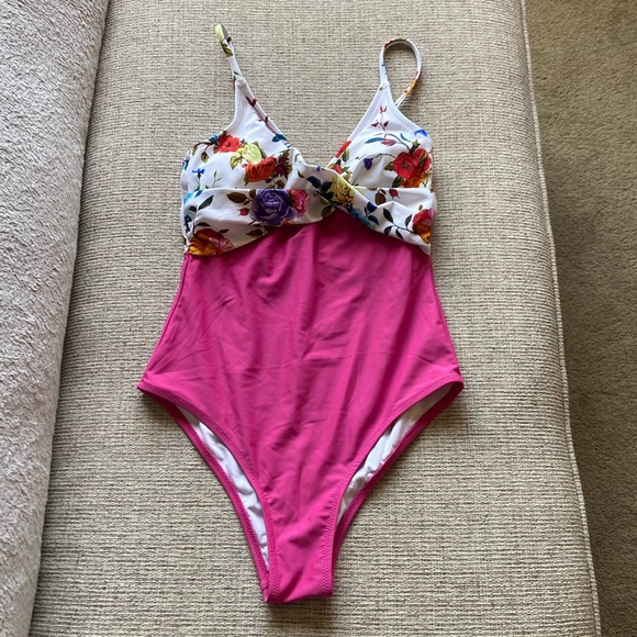 Cupshe One-Piece Swimsuit - Picture 2 of 10